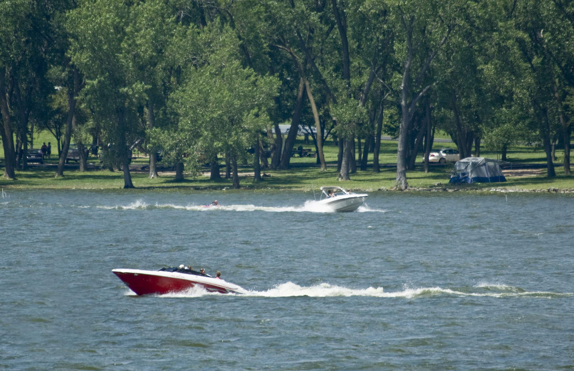 Speed boats on the water at Harlan County Reservoir.